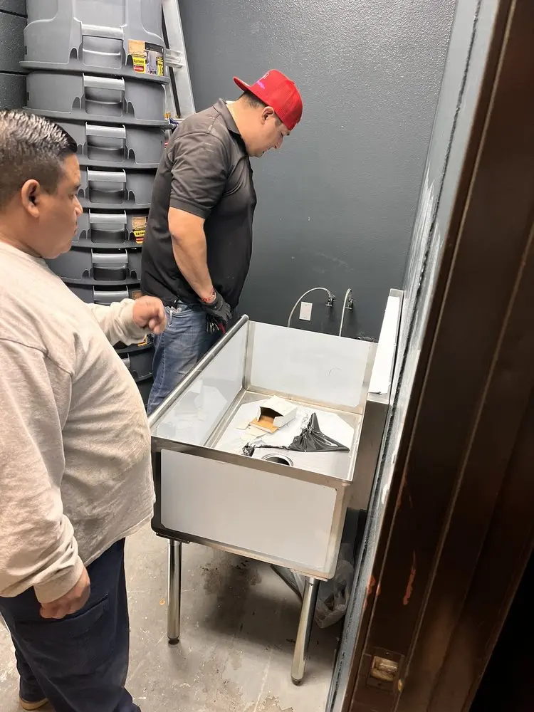 Commercial plumbing and sink installation in Bogota